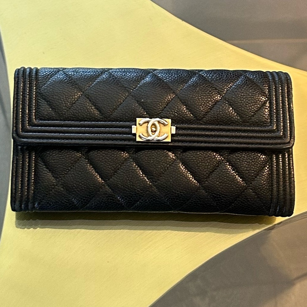 Chanel
Boy Flap Wallet Quilted Caviar Long
